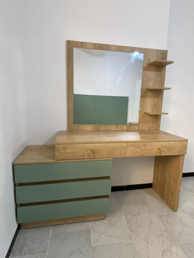 Chambre 1 coiffeuse